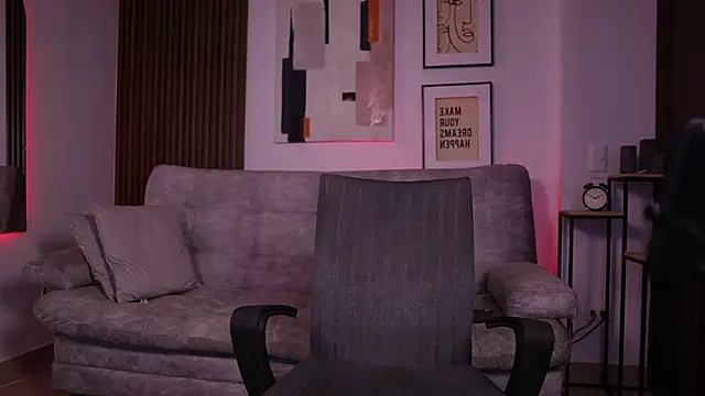 Snapshot of DaviesBrown chatting on October 9, 2025, 8:20 pm DaviesBrown online show from October 9, 2025, 8:20 pm