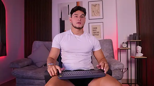 Snapshot of DaviesBrown chatting on September 11, 2025, 9:48 pm DaviesBrown online show from September 11, 2025, 9:48 pm