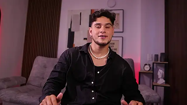 Snapshot of DaviesBrown chatting on October 31, 2025, 8:38 pm DaviesBrown online show from October 31, 2025, 8:38 pm