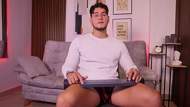 Snapshot of DaviesBrown chatting on October 2, 2025, 8:45 pm DaviesBrown online show from October 2, 2025, 8:45 pm