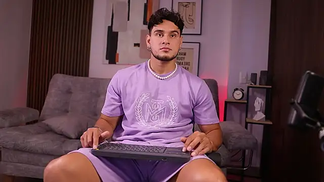 Snapshot of DaviesBrown chatting on November 5, 2025, 8:56 pm DaviesBrown online show from November 5, 2025, 8:56 pm