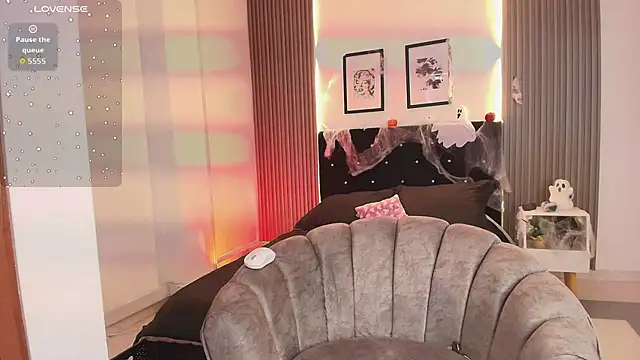 ashlycarteer online show from October 12, 2025, 7:04 pm