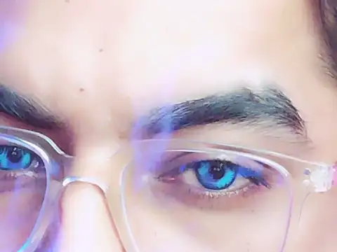 Snapshot of ChiseledCharm chatting on October 27, 2025, 7:15 pm ChiseledCharm online show from October 27, 2025, 7:15 pm