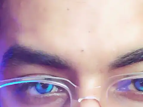 Snapshot of ChiseledCharm chatting on October 20, 2025, 7:25 pm ChiseledCharm online show from October 20, 2025, 7:25 pm