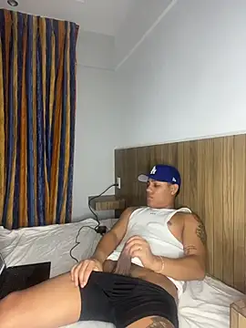 Snapshot of dotado_20xx chatting on March 3, 2026, 11:06 am dotado 20xx online show from March 3, 2026, 11:06 am