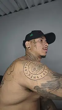 Snapshot of David_tatto1 chatting on May 14, 2026, 1:35 am David tatto1 online show from May 14, 2026, 1:35 am