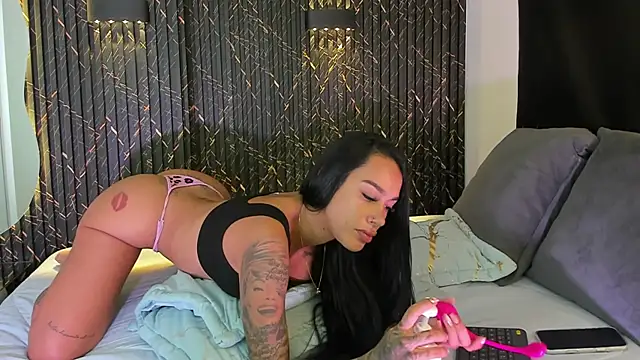 ZOETTAYLOR online show from December 20, 2025, 10:45 pm