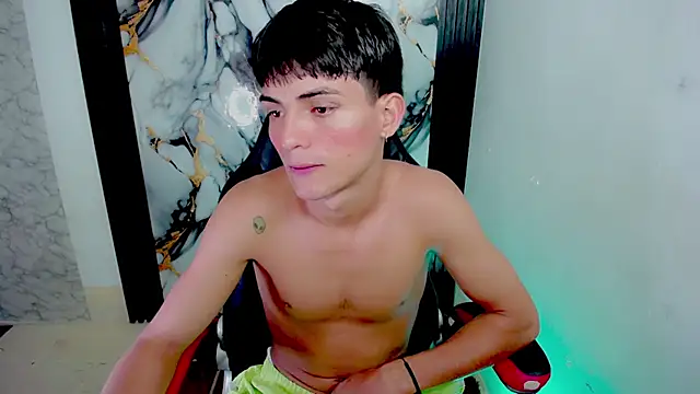 Thommy cute online show from December 4, 2025, 3:05 am