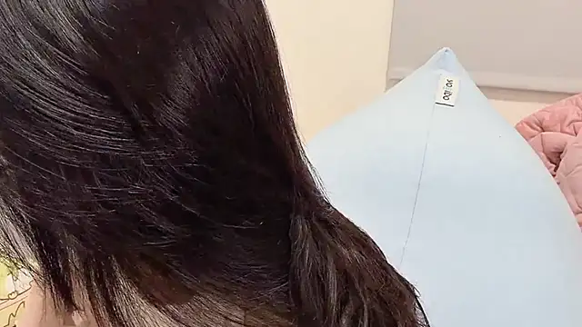 LHeart online show from April 10, 2026, 2:13 pm