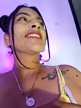 Snapshot of Fox_Roxxan chatting on June 3, 2026, 2:23 am Fox Roxxan online show from June 3, 2026, 2:23 am