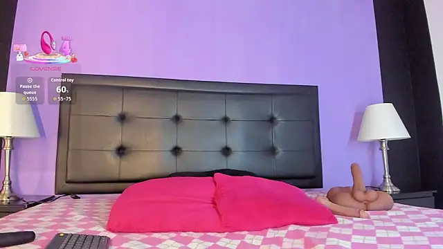 GreciaFox1 online show from April 23, 2026, 12:22 pm