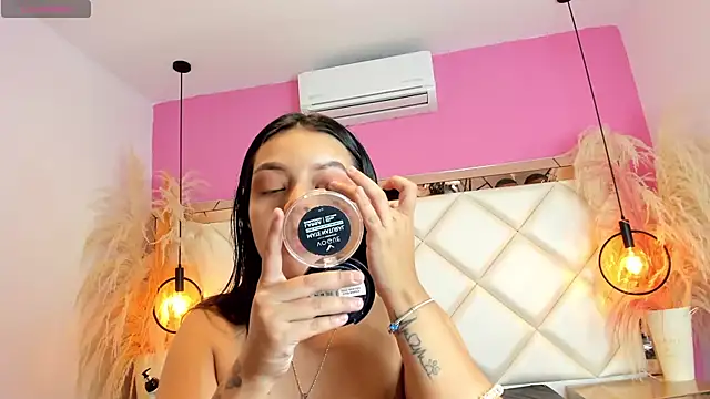 Lucianaa Collins online show from October 12, 2025, 3:46 pm