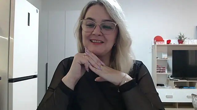 Snapshot of EleanoraDream chatting on April 12, 2026, 1:03 pm EleanoraDream online show from April 12, 2026, 1:03 pm