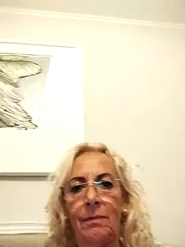 Snapshot of clarabell4 chatting on September 19, 2025, 8:46 pm clarabell4 online show from September 19, 2025, 8:46 pm