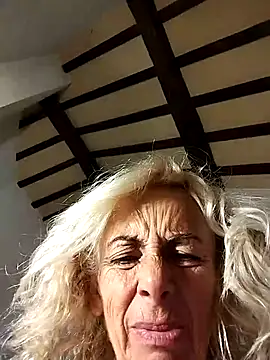 Snapshot of clarabell4 chatting on October 2, 2025, 5:44 am clarabell4 online show from October 2, 2025, 5:44 am