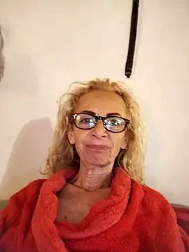 clarabell4 online show from April 13, 2026, 5:22 am