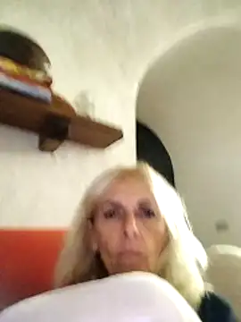 clarabell4 online show from December 5, 2025, 8:06 pm