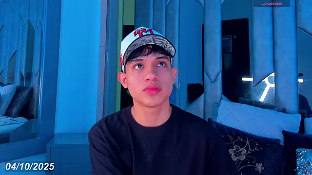 Sebax Young online show from October 4, 2025, 8:43 pm