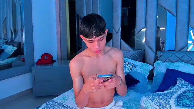 Sebax Young online show from September 18, 2025, 8:12 pm