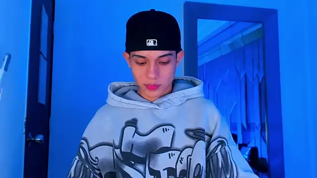 Sebax Young online show from March 13, 2026, 3:55 am