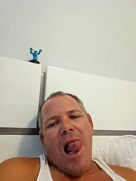 cubanitofeliz40 online show from September 18, 2025, 7:17 pm