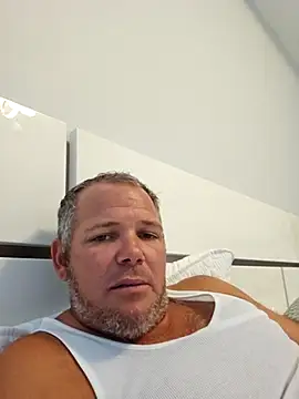 cubanitofeliz40 online show from September 15, 2025, 7:14 pm