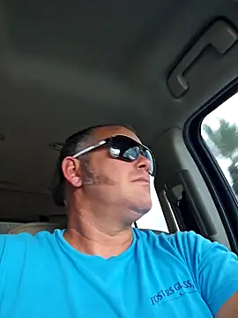 cubanitofeliz40 online show from October 27, 2025, 8:10 pm