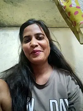 cute radhikaa online show from May 16, 2026, 6:34 am