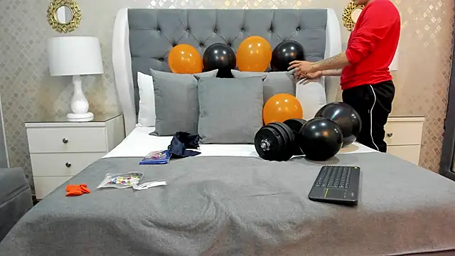 ZoeKrug online show from October 14, 2025, 7:25 pm