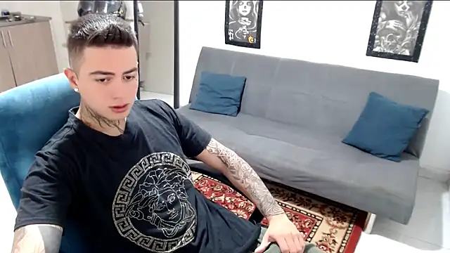 Snapshot of santii_ss chatting on November 14, 2025, 3:15 pm santii ss online show from November 14, 2025, 3:15 pm