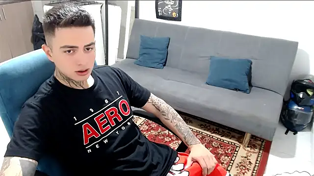 Snapshot of santii_ss chatting on December 2, 2025, 2:41 pm santii ss online show from December 2, 2025, 2:41 pm