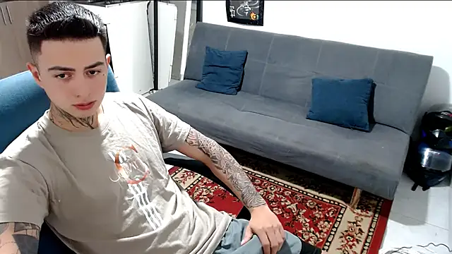 Snapshot of santii_ss chatting on December 2, 2025, 12:22 am santii ss online show from December 2, 2025, 12:22 am