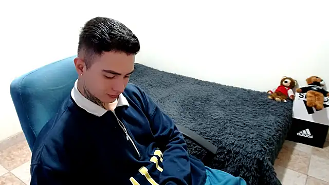 Snapshot of santii_ss chatting on October 22, 2025, 3:33 pm santii ss online show from October 22, 2025, 3:33 pm