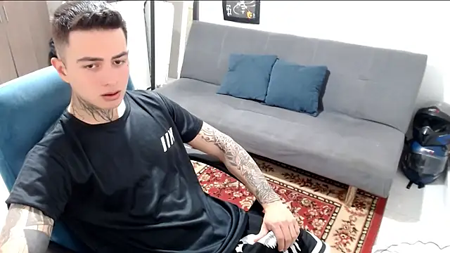 Snapshot of santii_ss chatting on December 3, 2025, 3:00 pm santii ss online show from December 3, 2025, 3:00 pm