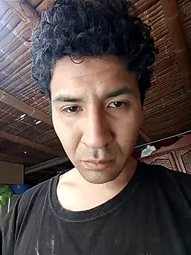 LecheDeSoya666 online show from November 4, 2025, 6:44 pm