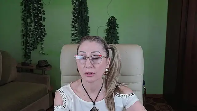 Snapshot of Habibi_Honeyy chatting on November 5, 2025, 11:02 am Habibi Honeyy online show from November 5, 2025, 11:02 am