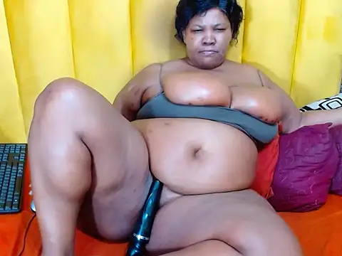 Snapshot of GiantDeal69 chatting on May 6, 2026, 5:17 pm GiantDeal69 online show from May 6, 2026, 5:17 pm