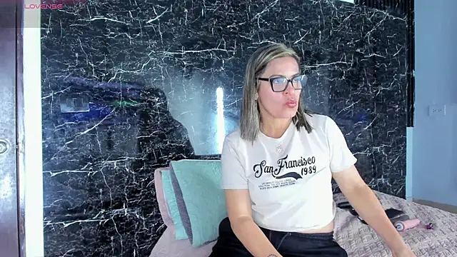 Snapshot of Agatha_Pleasure chatting on April 29, 2026, 12:20 pm Agatha Pleasure online show from April 29, 2026, 12:20 pm