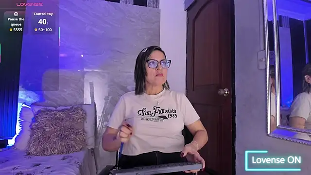 Snapshot of Agatha_Pleasure chatting on September 25, 2025, 11:49 am Agatha Pleasure online show from September 25, 2025, 11:49 am