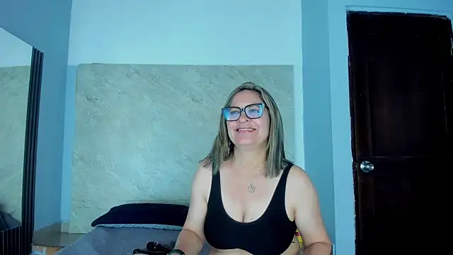 Snapshot of Agatha_Pleasure chatting on April 30, 2026, 12:01 pm Agatha Pleasure online show from April 30, 2026, 12:01 pm