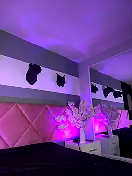 Bella Williiams online show from November 30, 2025, 12:39 pm