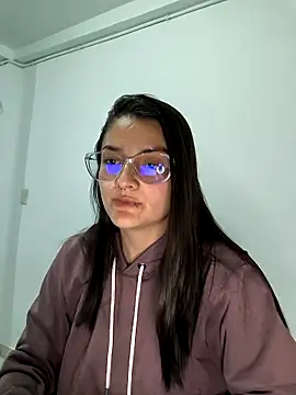 Coralinne   online show from April 21, 2026, 1:07 am