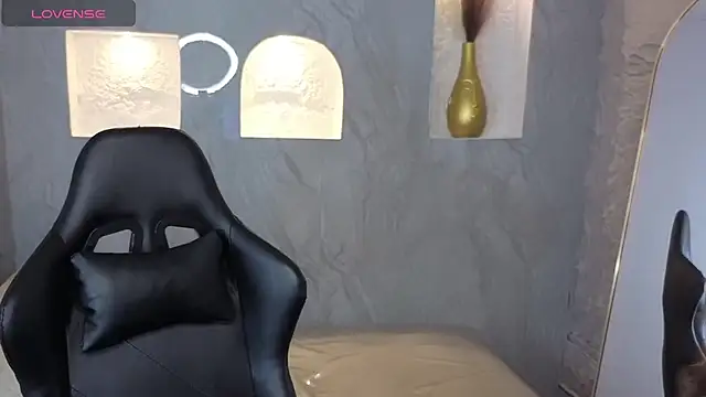  Evoni b online show from October 24, 2025, 7:46 pm