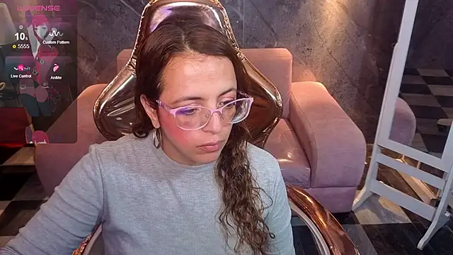  Evoni b online show from November 4, 2025, 7:50 pm