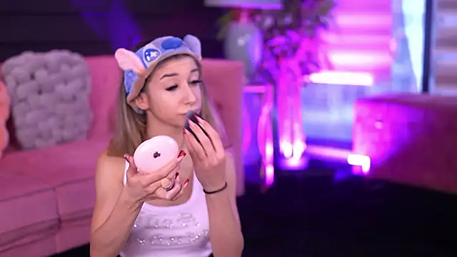 OdetteMason online show from February 20, 2026, 6:10 am