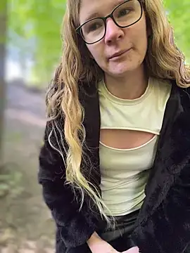 Bikergirl 97 online show from April 28, 2026, 7:13 am