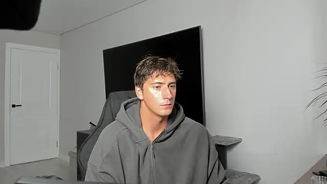 Snapshot of DaniHort chatting on July 8, 2026, 7:09 am DaniHort online show from July 8, 2026, 7:09 am
