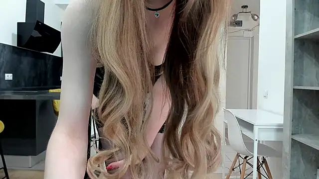 Kitty Player online show from April 17, 2026, 9:34 am