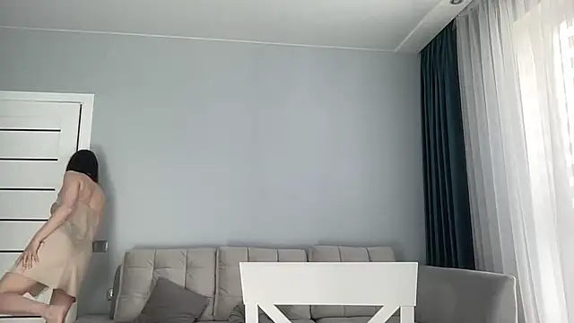 AnnaBlossom online show from May 5, 2026, 8:39 am