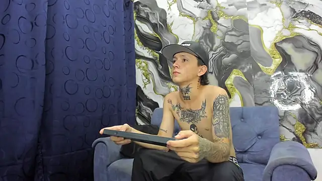 Snapshot of StraightBoy_Nick chatting on May 29, 2026, 4:40 am StraightBoy Nick online show from May 29, 2026, 4:40 am
